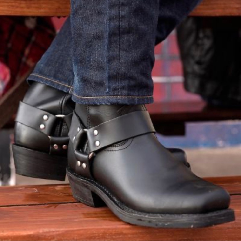Dingo NWT Dean Black Harness Boots.  Read Description.